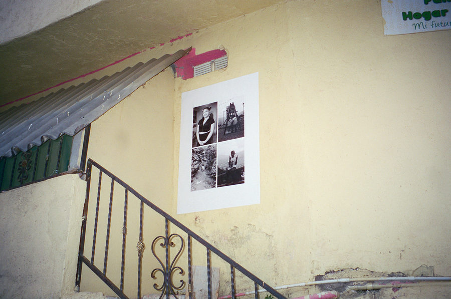 afiche 04 · en el lugar